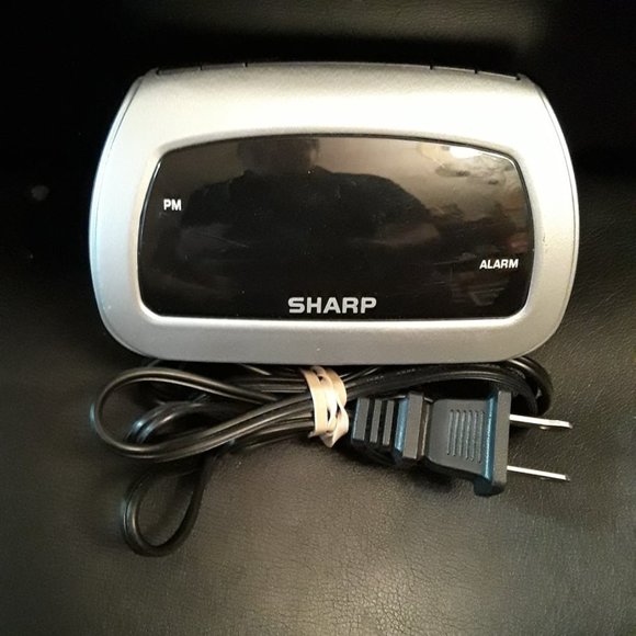 SHARP BASIC DIGITAL ALARM CLOCK - RED DISPLAY - MODEL SPC085 - COMPLETE & TESTED - Picture 1 of 5